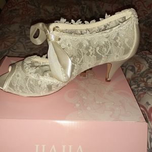 Lace wedding shoes